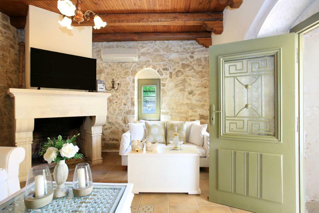 Villa Pasiphae กามิลารี ภายนอก รูปภาพ